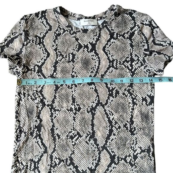 Aritzia shirt Babaton Crop Tee in Snake Print size XS - Picture 3 of 7